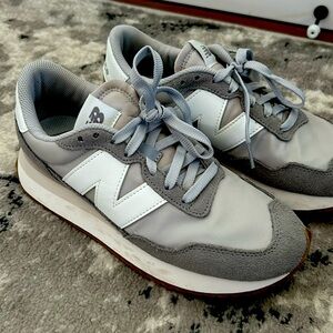 New balance women’s 237